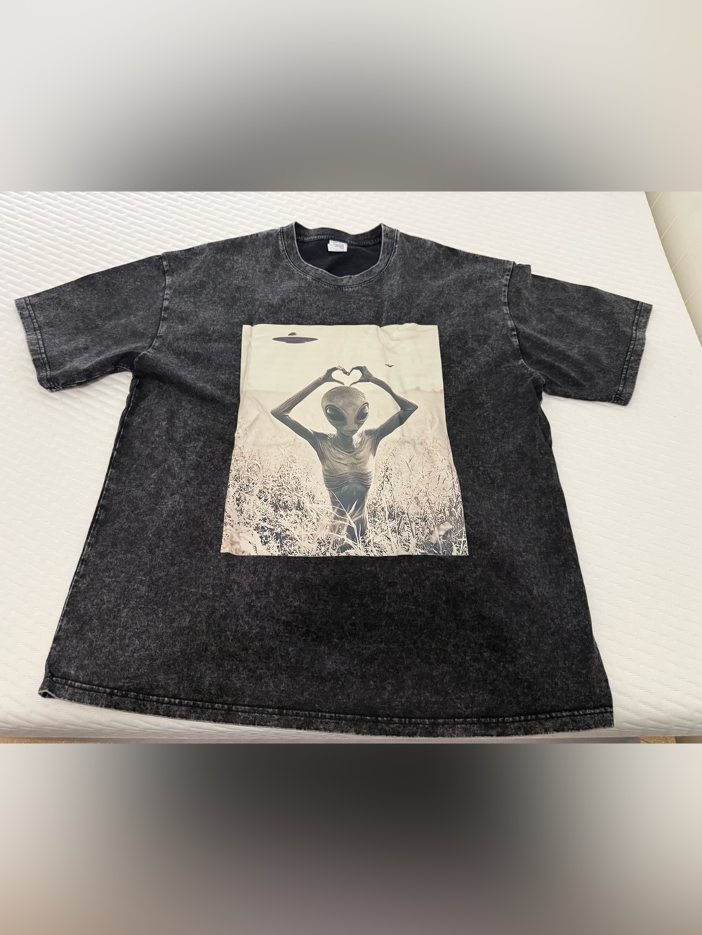 Acid Wash Black Graphic Tee Alien Heart Hands Oversized XL Streetwear Y2K